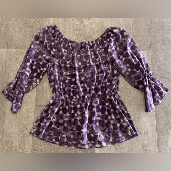 Alice + Olivia Camilla Print Silk Blouson Top - Picture 6 of 12